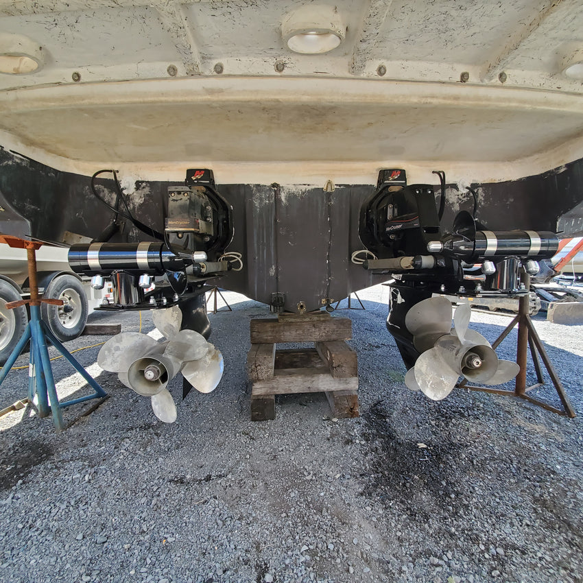 ST240-Dual Outboard + Sterndrive Mounted Thruster