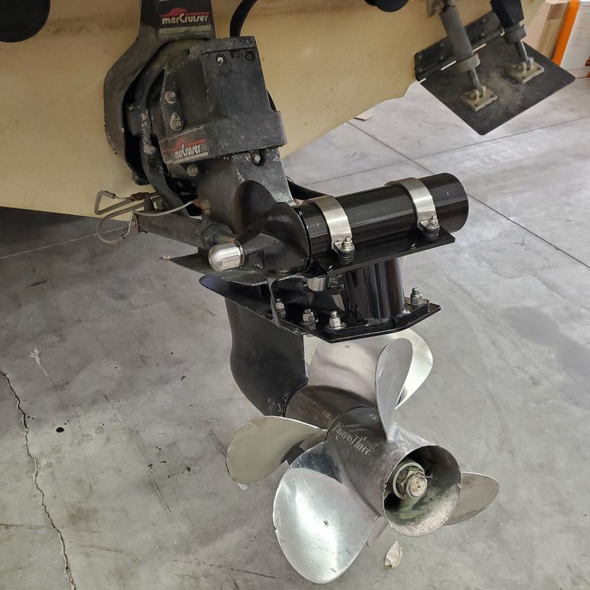 ST240 Outboard + Sterndrive Mounted Stern Thruster