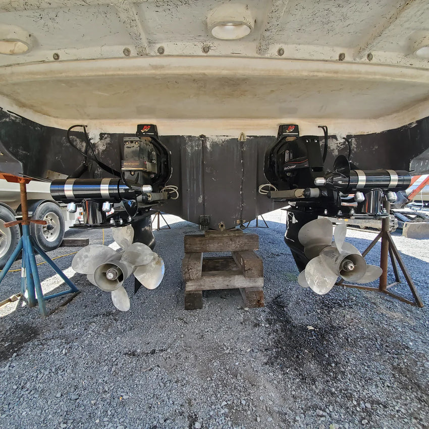 ST230-Dual Outboard + Sterndrive Mounted Thruster